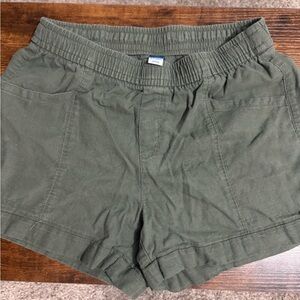 Old Navy Women's Cargo Shorts in Olive